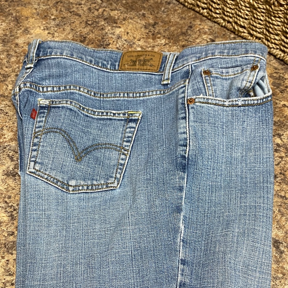 Women’s Levi's Blue Denim Jeans . Size 10 short (28 in .